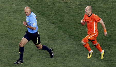 Dutch team slates referee Webb over performance
