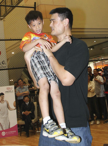 Yao Ming in Taiwan for charity game