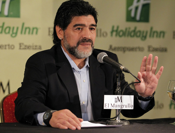 Maradona lashes out at 'treason'