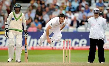 Anderson leads England rout of Pakistan