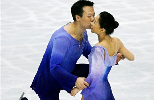 Chinese skating pair's wedding ceremony: ticket needed