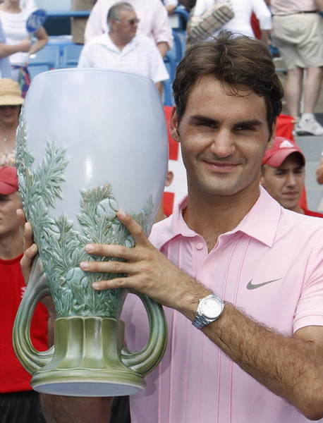Federer beats Fish to clinch Cincinnati title
