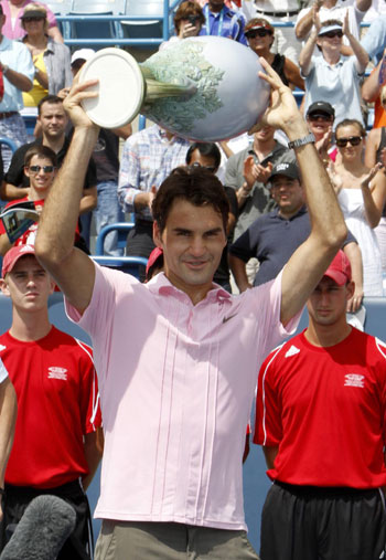Federer shows he is the man to beat again