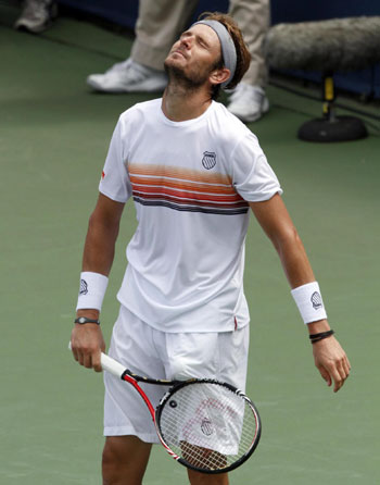 Federer shows he is the man to beat again