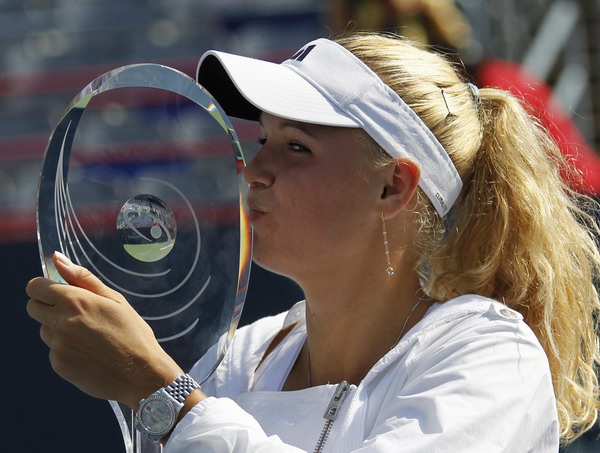 Wozniacki beats Zvonareva in Rogers Cup final