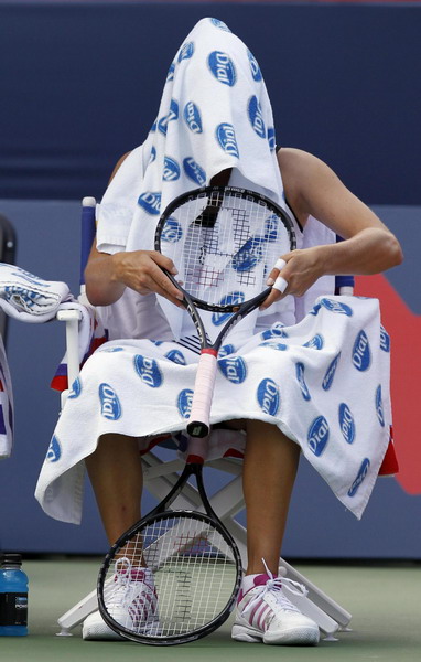 Wozniacki beats Zvonareva in Rogers Cup final