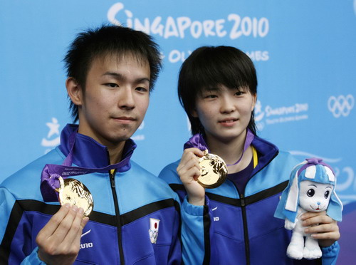 Japanese table tennis players win mixed final a