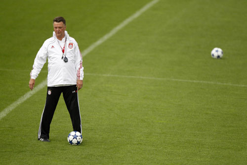 Bayern coach Van Gaal to stay until 2012