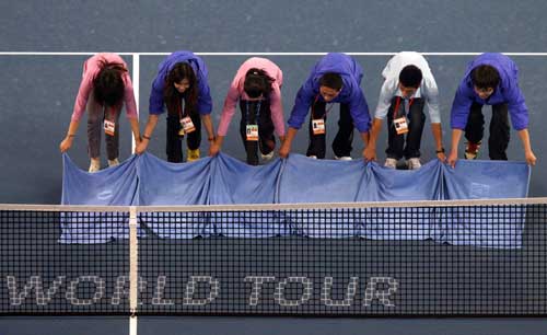 China Open finals hit by rain, delayed to Monday