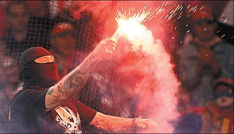 Italy-Serbia abandoned amid crowd violence