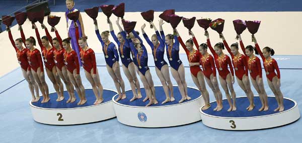 Tumbling Russia wins women's team title, China third