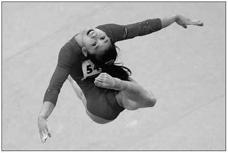 Mustafina, Uchimura dazzle; China's Jiang 2nd