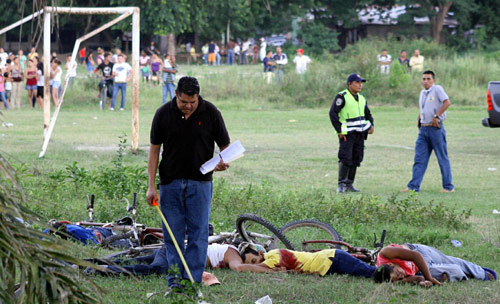Gunmen killed 14 on sports field in Honduras