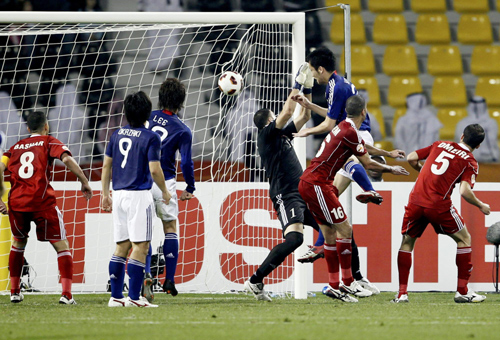 Yoshida's late goal spares Japan's blushes against Jordan