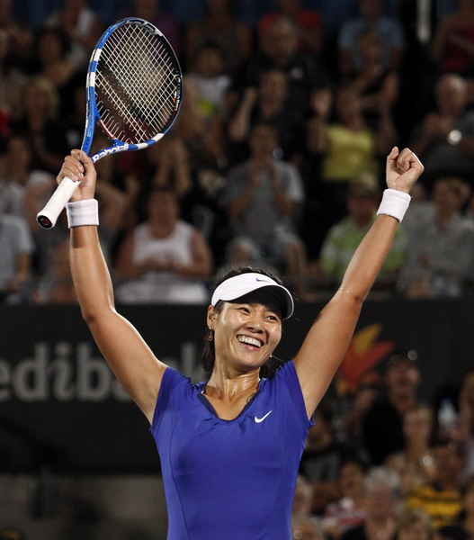 Li Na shrugs off 5-0 deficit to shock Clijsters