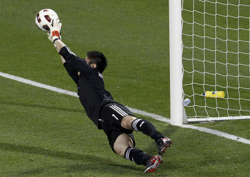 Japan beat S Korea on penalties to reach final