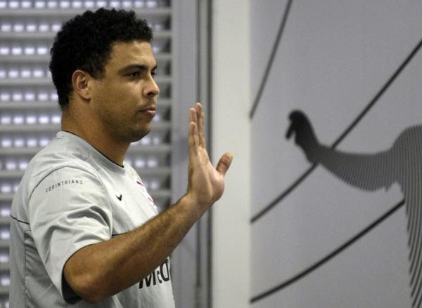 Tearful Ronaldo announces retirement from football