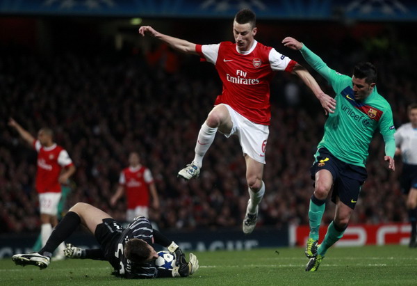 Arsenal fight back to see off Barcelona 2-1