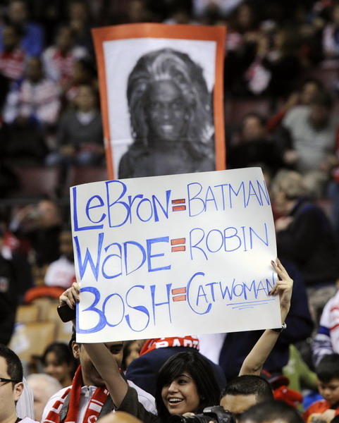 Bosh booed in Toronto return as Heat rout Raptors