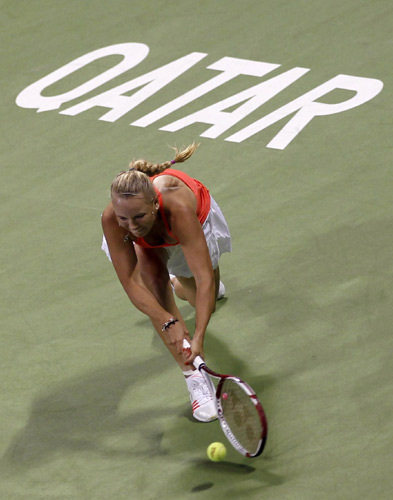 Zvonareva beats Wozniacki in Doha final