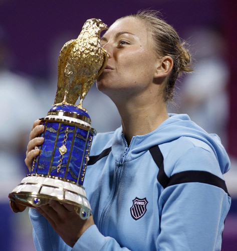 Zvonareva beats Wozniacki in Doha final