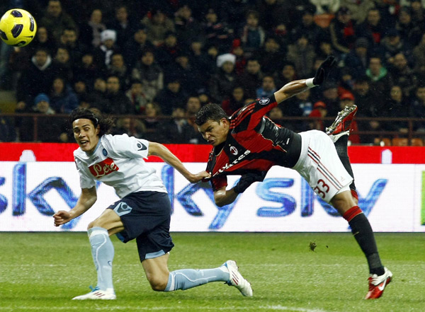 Leaders AC Milan see off title rivals Napoli 3-0