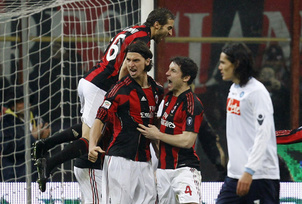 Leaders AC Milan see off title rivals Napoli 3-0