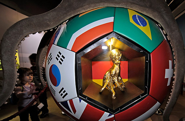 Octopus Paul became a world wide phenomenon during the last FIFA world cup, when predicting the correctly results. A new exhibiton 'Octopus Garden', named after the Beatle's song, shows the life of the sea animals in Oberhausen. Remains of octopus Paul exhibited in golden urn