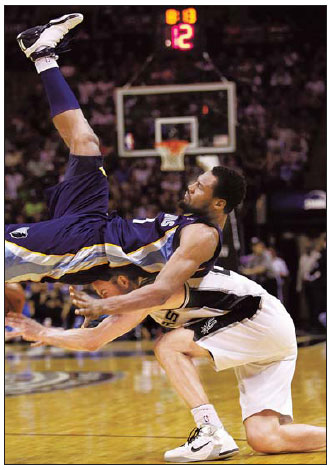 Ginobili's return sparks Spurs