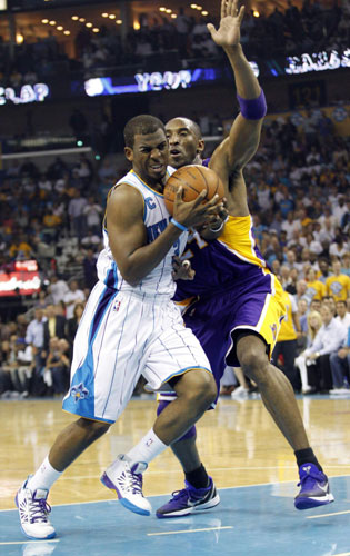Paul's triple-double lifts Hornets past Lakers