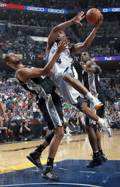Grizzlies seal stunning upset by eliminating Spurs