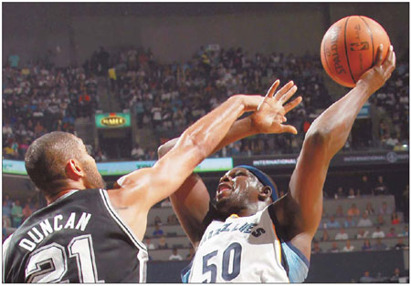 Randolph carries Grizzlies past Spurs, into semifinals