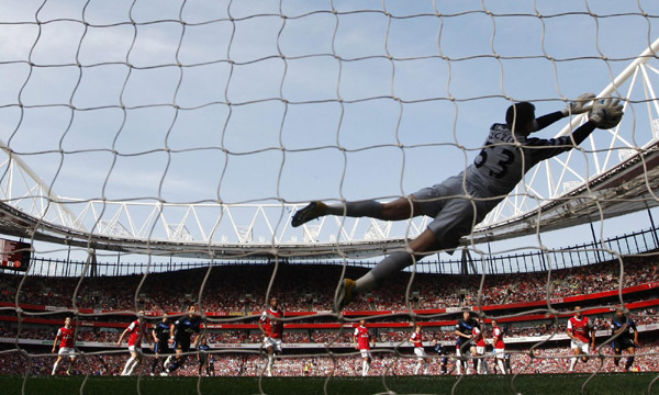 Arsenal wins 1-0 to dent Man United's title hopes