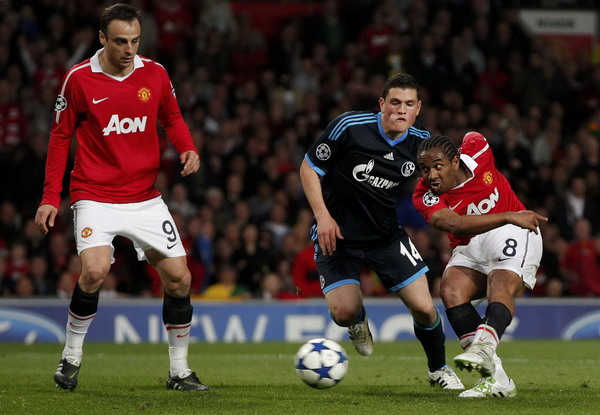 Barca next for Man United after crushing Schalke