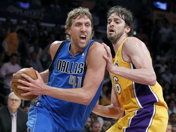 Dirk sends Mavs to 2-0 lead over Lakers