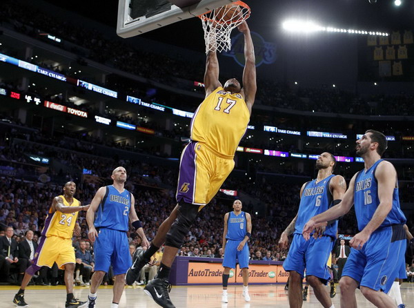 Dirk sends Mavs to 2-0 lead over Lakers