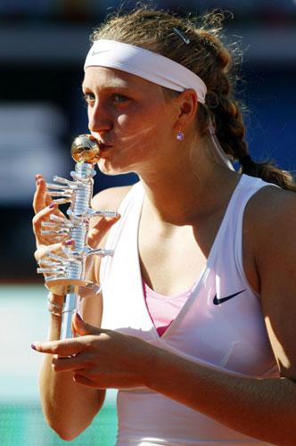 Kvitova upsets Azarenka to take Madrid title
