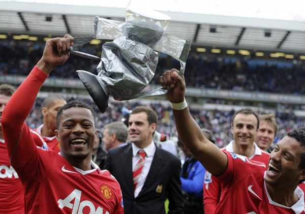 Rooney clinches Man United's record 19th title