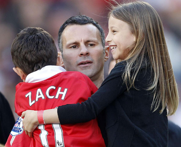 Giggs misses Manchester United training session