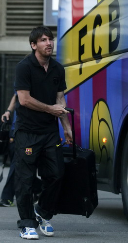Barca fly two days earlier due to volcano ash