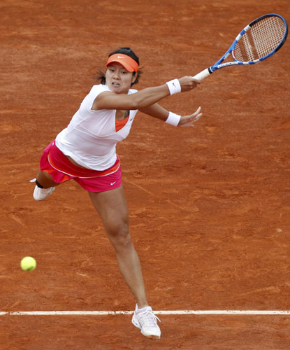 Li Na through 2nd round at French Open