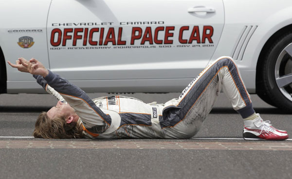 Wheldon celebrates Indy 500 race win with milk shower