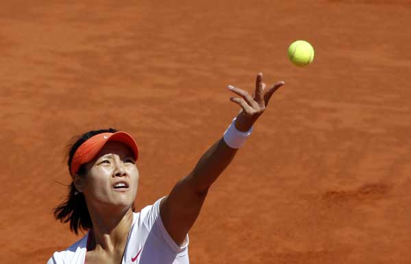 China's Li finally finds feet on clay at French Open