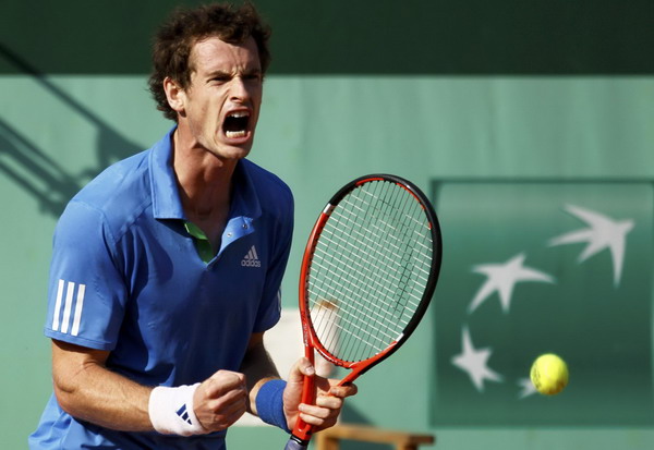Aching Murray reaches French semifinals