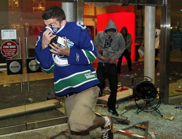 Riots in Vancouver as Canucks lose Stanley Cup