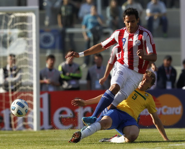 Brazil draws Paraguay 2-2 in Copa America