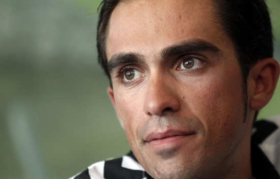 Focus on Contador's knee as Tour hits Pyrenees