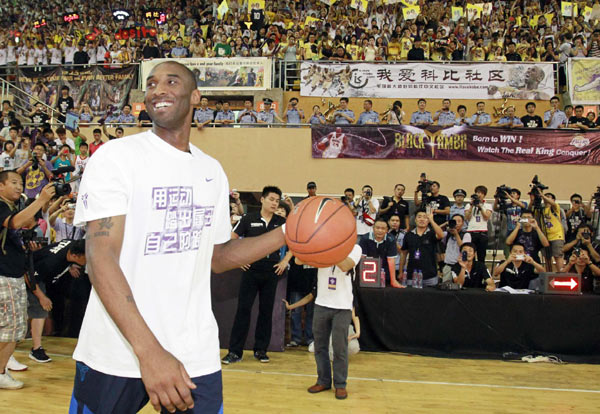Kobe wows fans during China tour