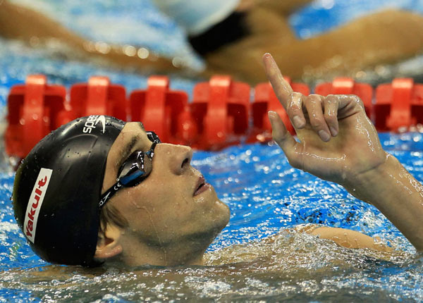 Phelps claims his first gold