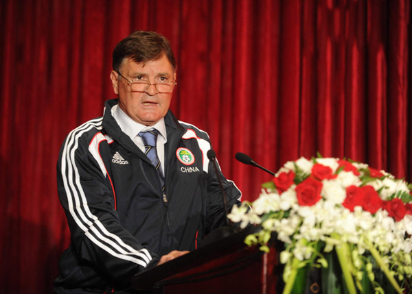 China appoints Camacho as coach of soccer team